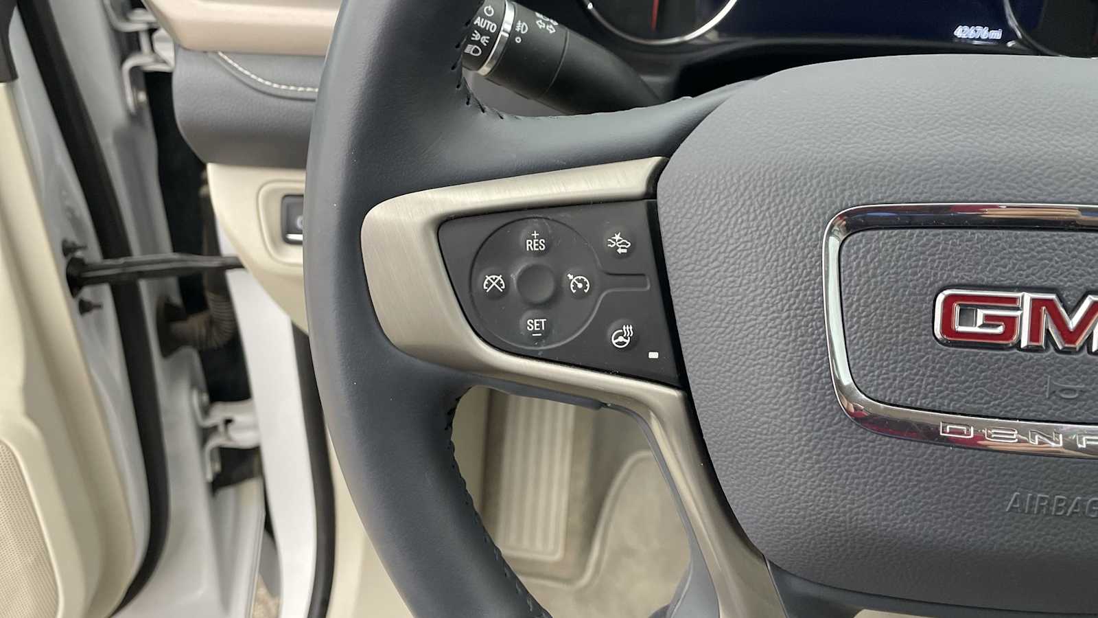 Thumbnail: 2022 GMC Acadia - 16