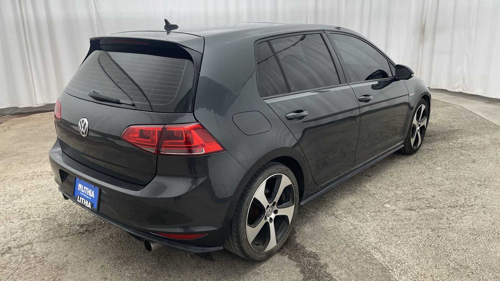 Thumbnail: 2015 Volkswagen Golf - 28