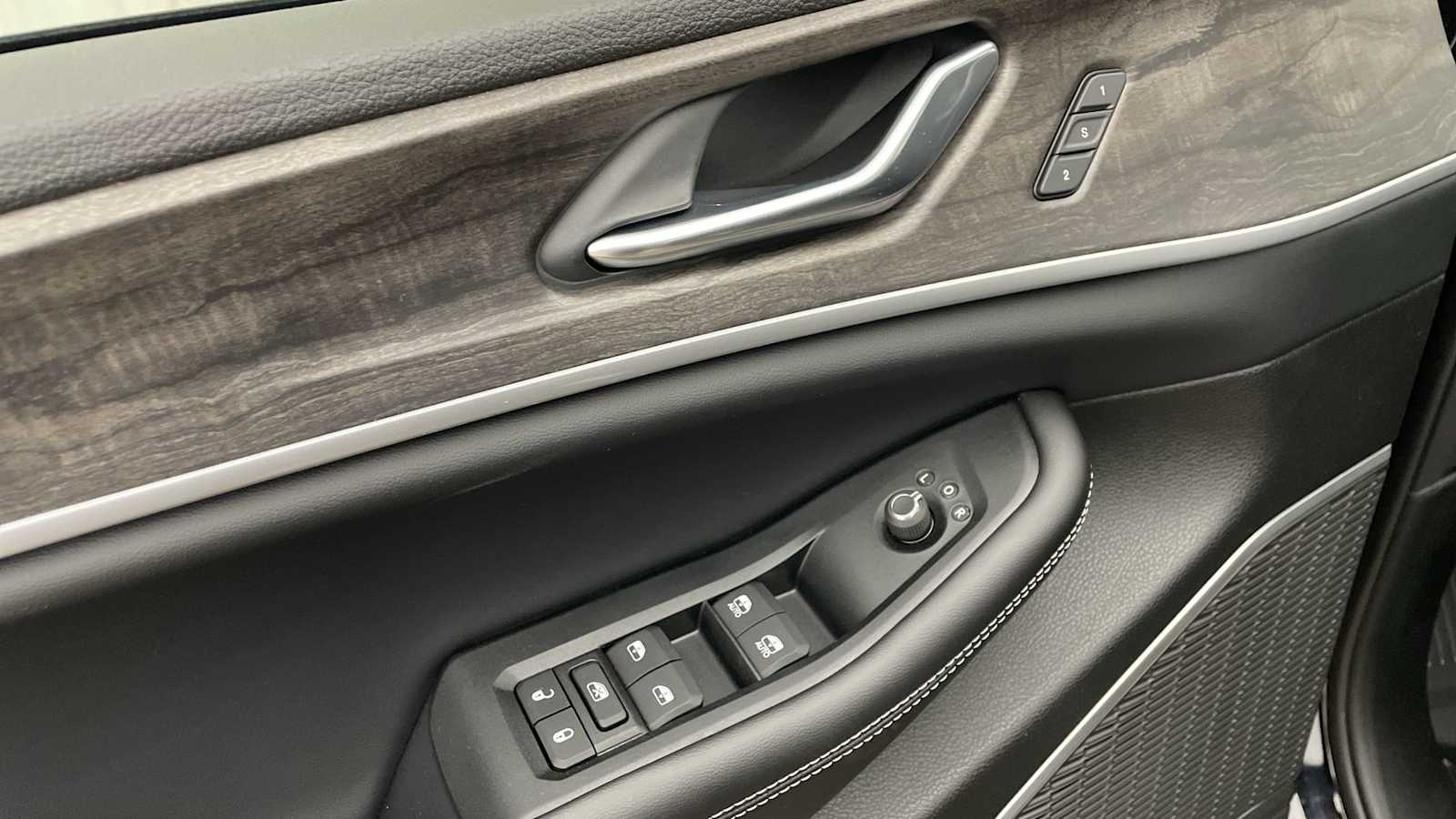Thumbnail: 2026 Jeep Grand Cherokee L - 7