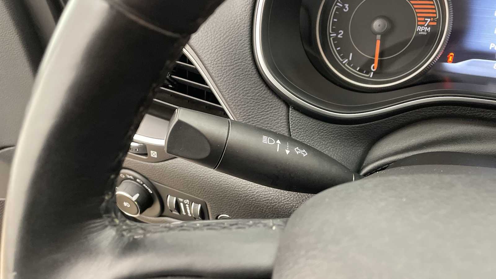 Thumbnail: 2019 Jeep Cherokee - 18