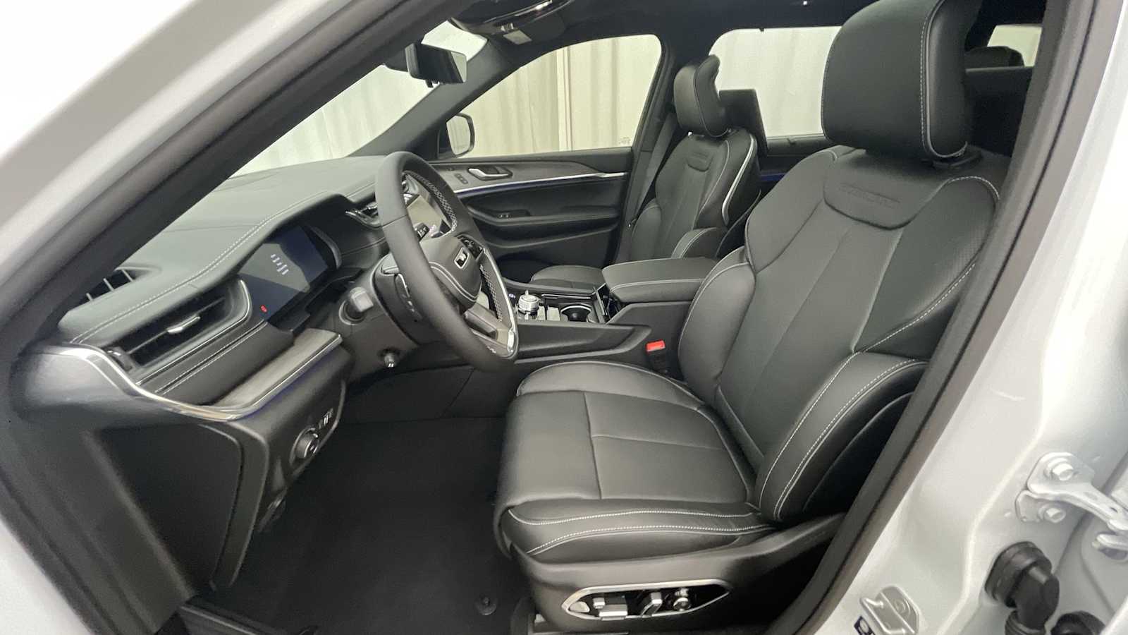 Thumbnail: 2025 Jeep Grand Cherokee - 6