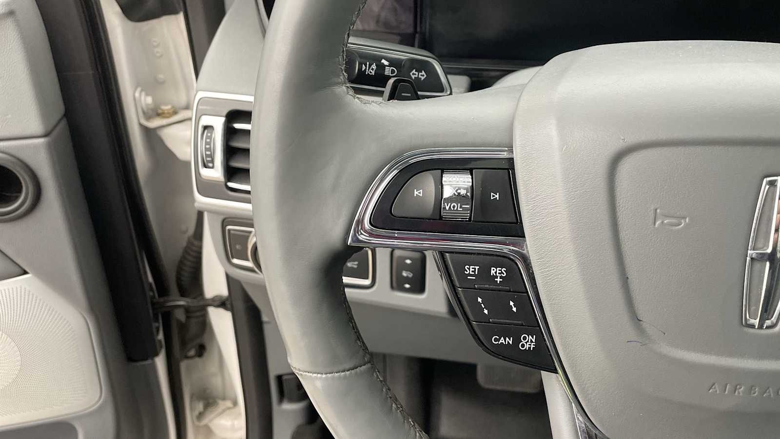 Thumbnail: 2018 Lincoln Navigator L - 16