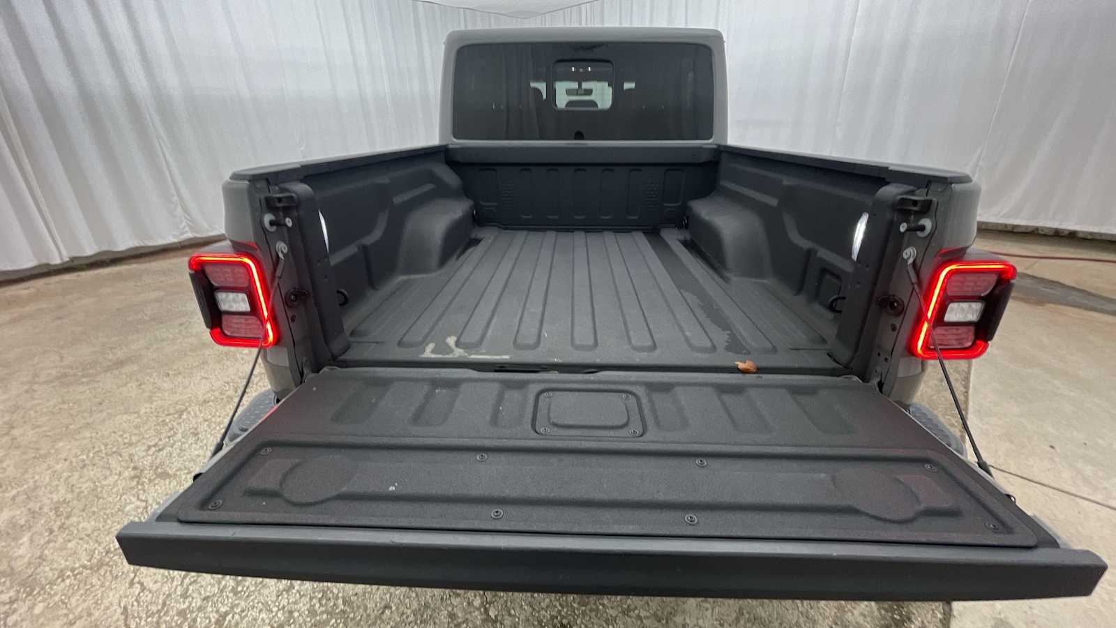 Thumbnail: 2023 Jeep Gladiator - 30