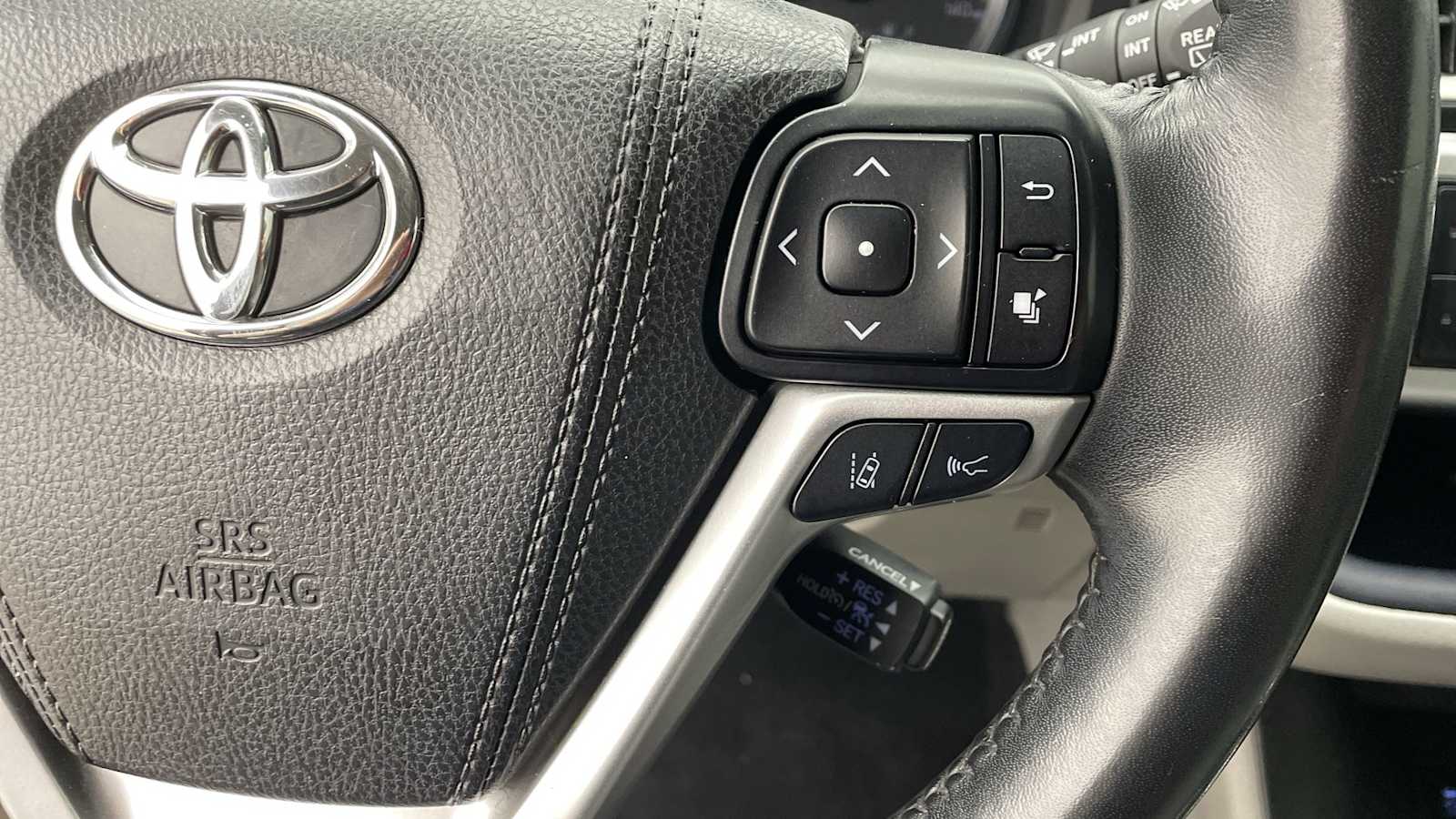 Thumbnail: 2018 Toyota Highlander - 16