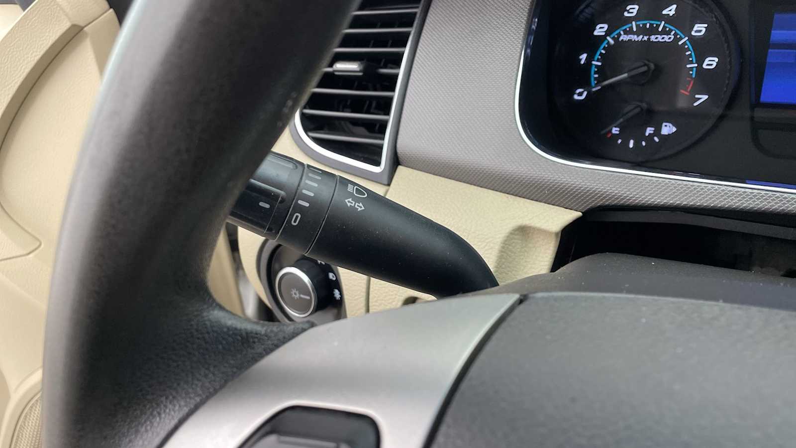 Thumbnail: 2013 Ford Taurus - 14