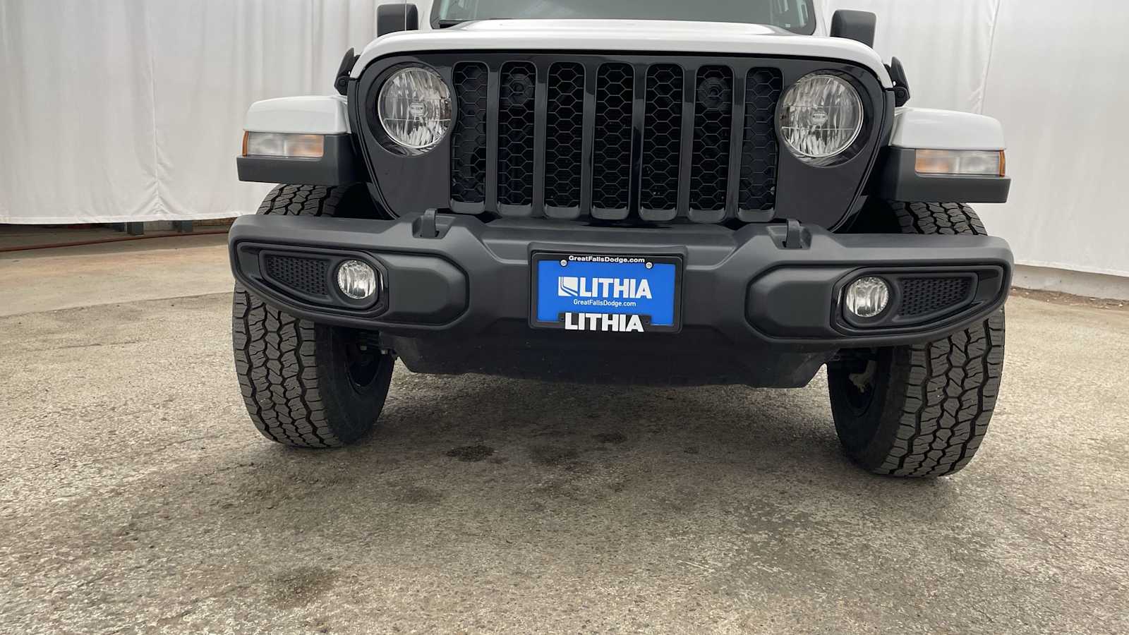 Thumbnail: 2023 Jeep Gladiator - 38