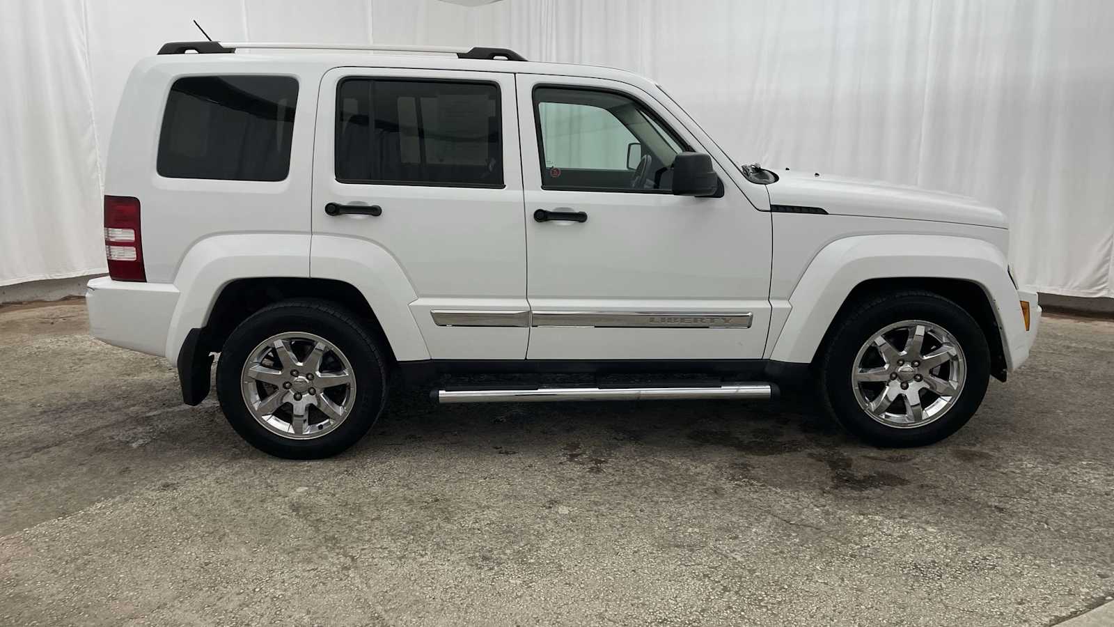 Thumbnail: 2012 Jeep Liberty - 33