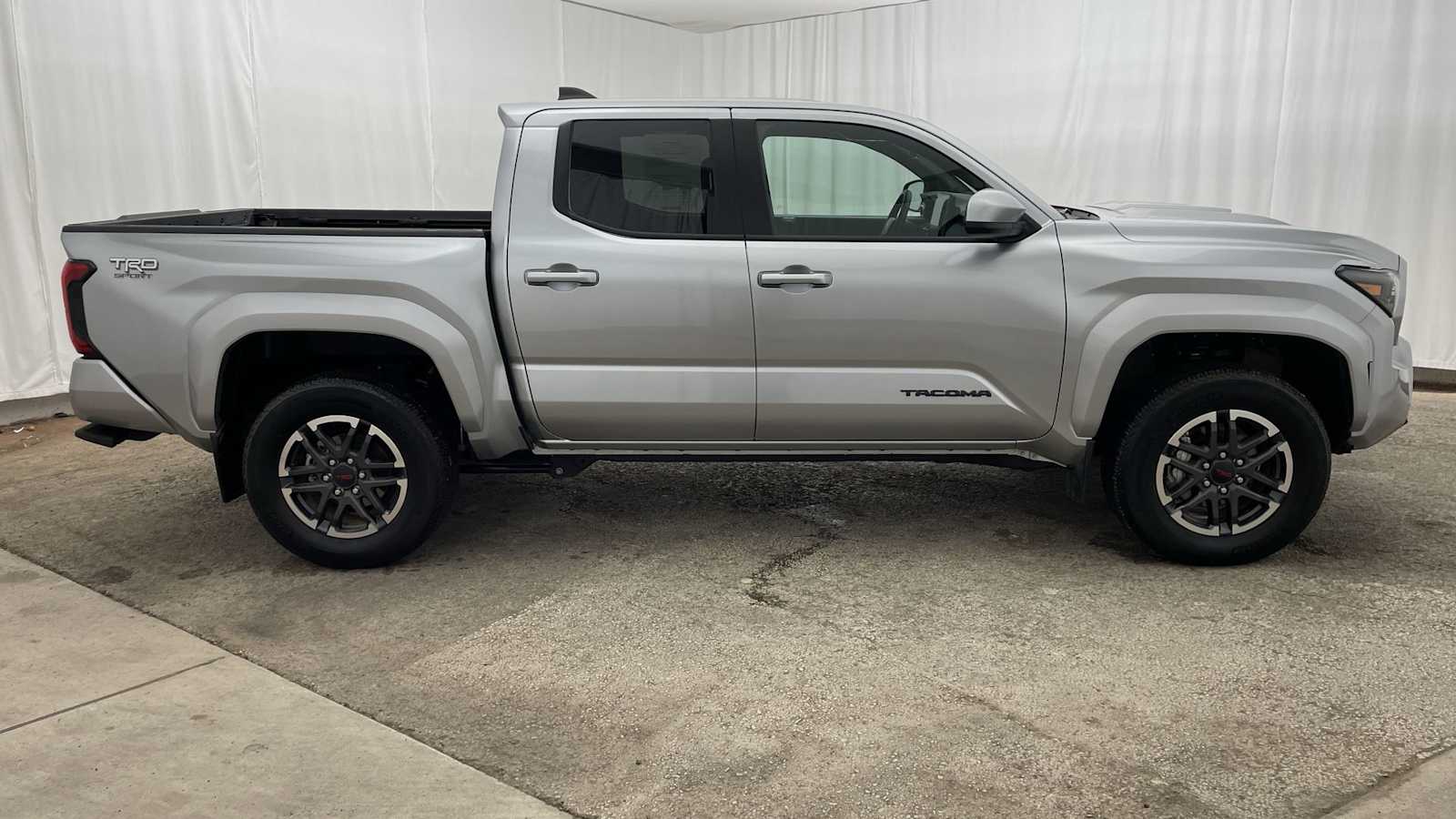 Thumbnail: 2024 Toyota Tacoma - 33