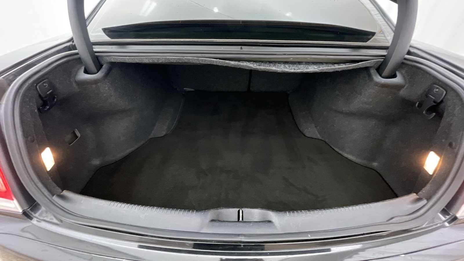 Thumbnail: 2020 Chrysler 300 - 29