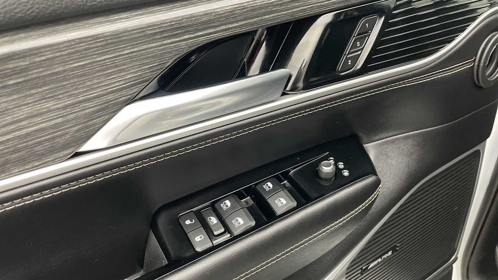 Thumbnail: 2024 Jeep Wagoneer - 6