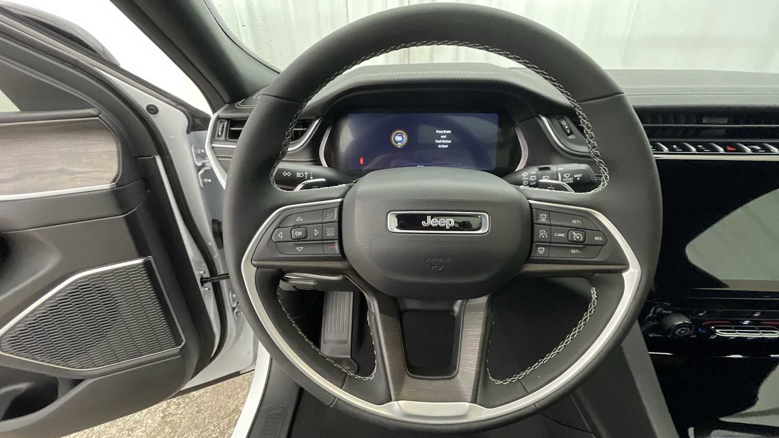 Thumbnail: 2025 Jeep Grand Cherokee - 15