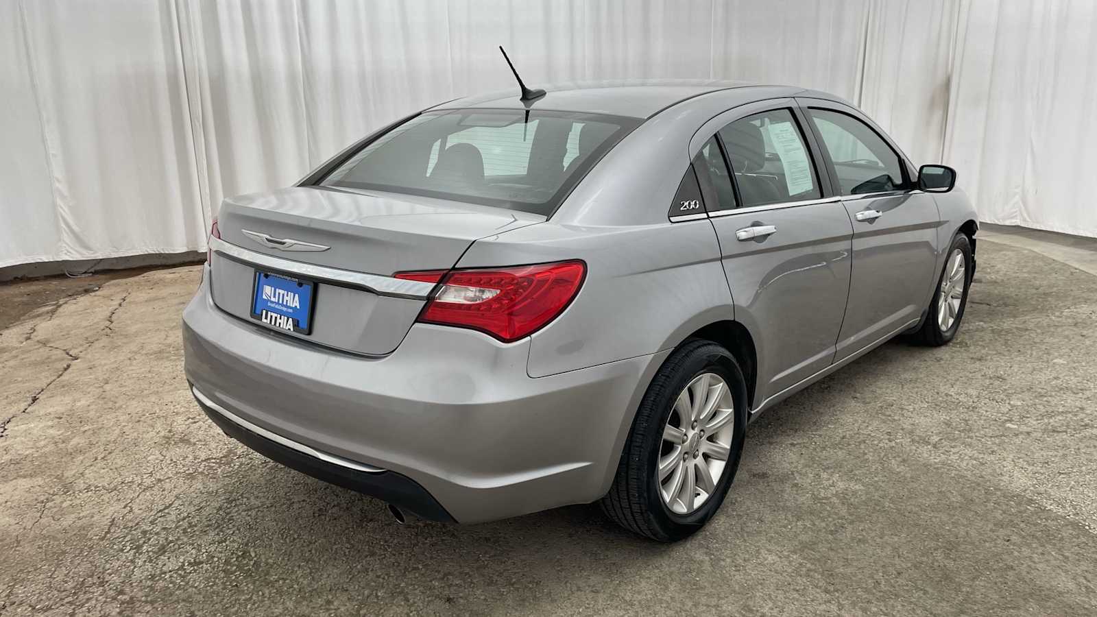 Thumbnail: 2014 Chrysler 200 - 28