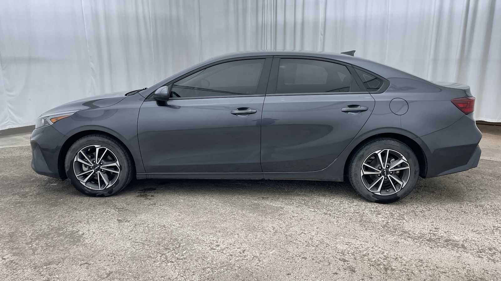 Thumbnail: 2022 Kia Forte - 25