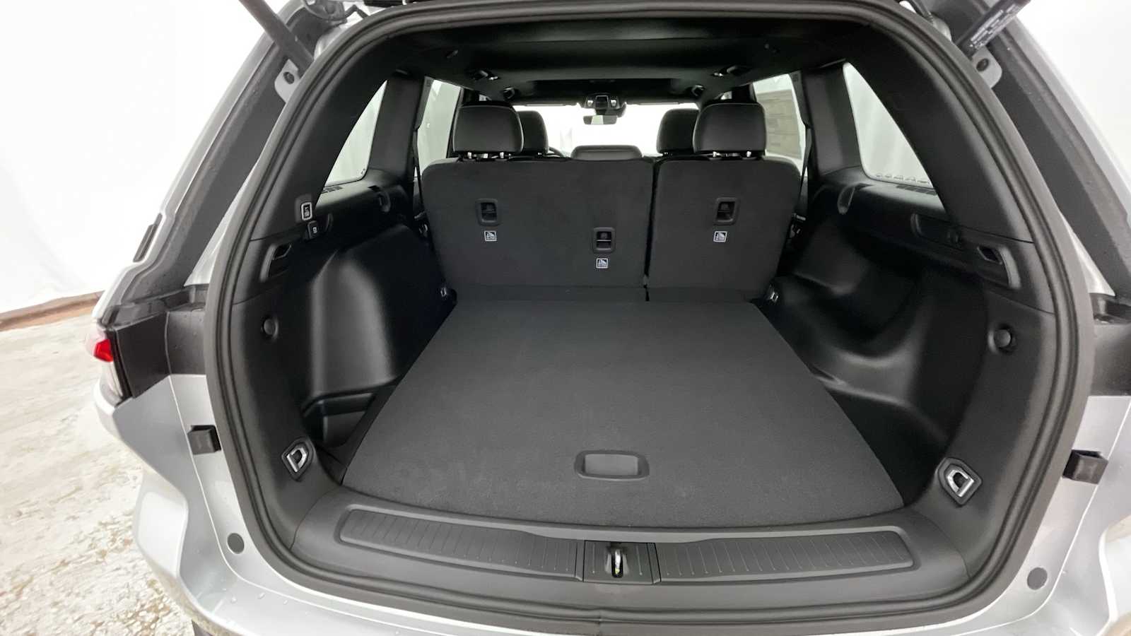 Thumbnail: 2026 Jeep Grand Cherokee - 31