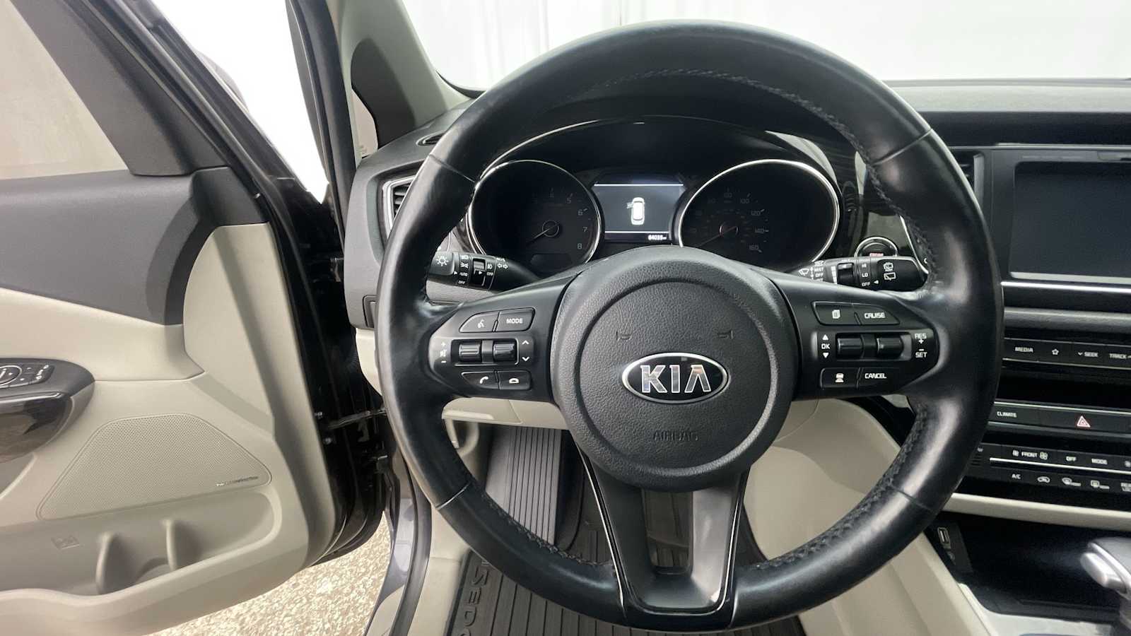 Thumbnail: 2020 Kia Sedona - 15