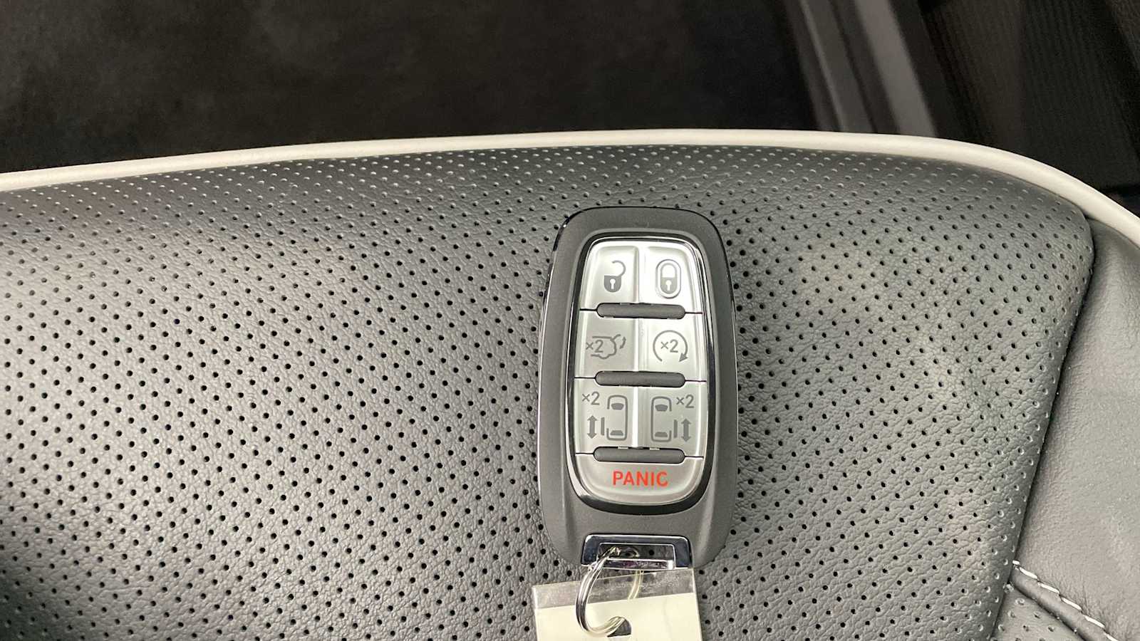 Thumbnail: 2026 Chrysler Pacifica - 25