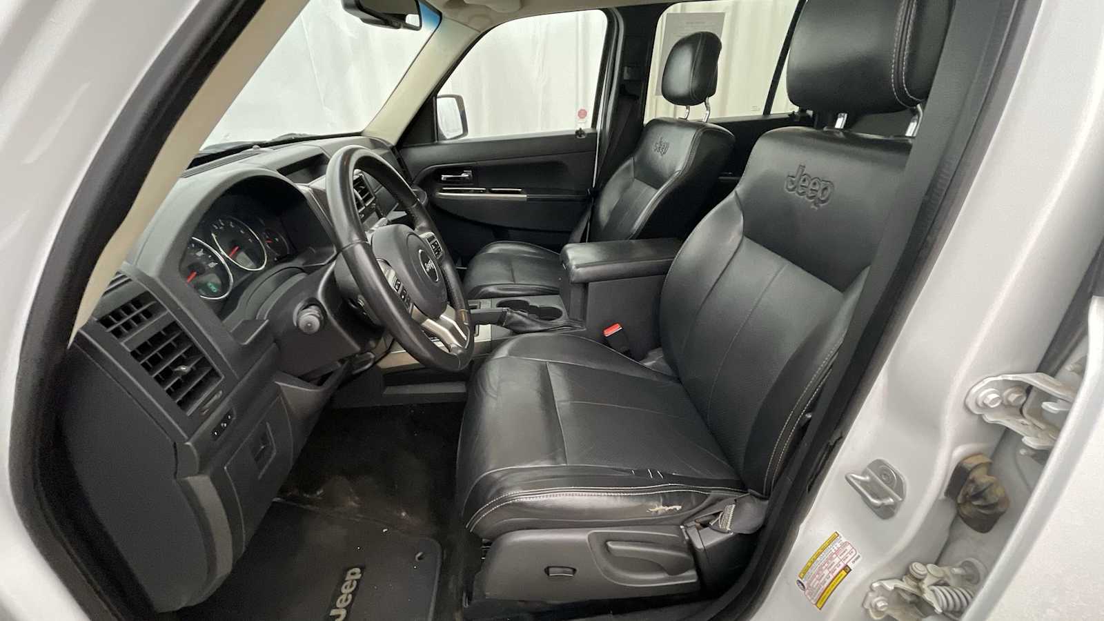 Thumbnail: 2012 Jeep Liberty - 5