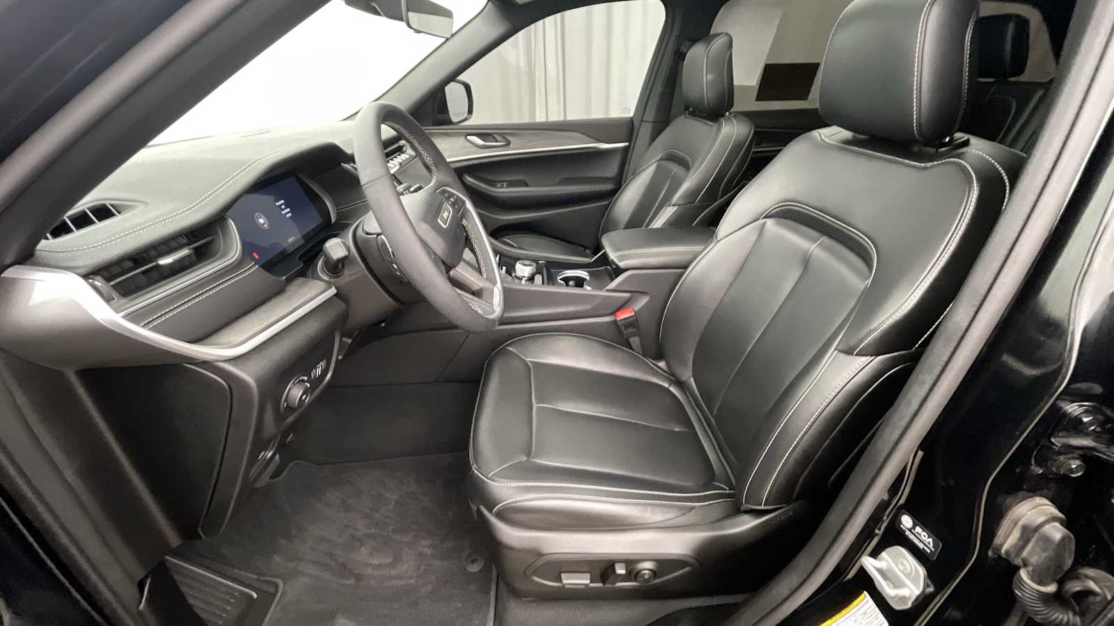 Thumbnail: 2025 Jeep Grand Cherokee - 6