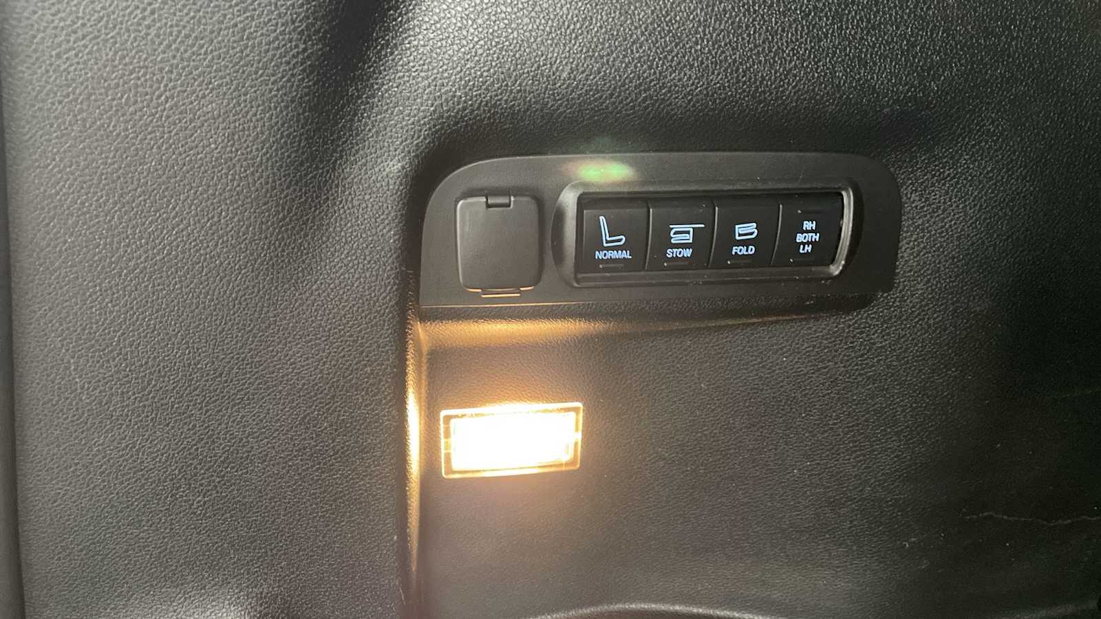 Thumbnail: 2019 Ford Explorer - 26