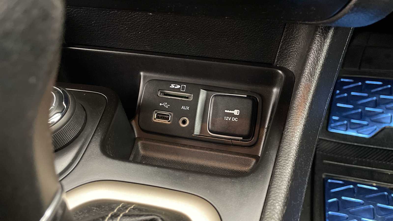 Thumbnail: 2018 Jeep Cherokee - 18