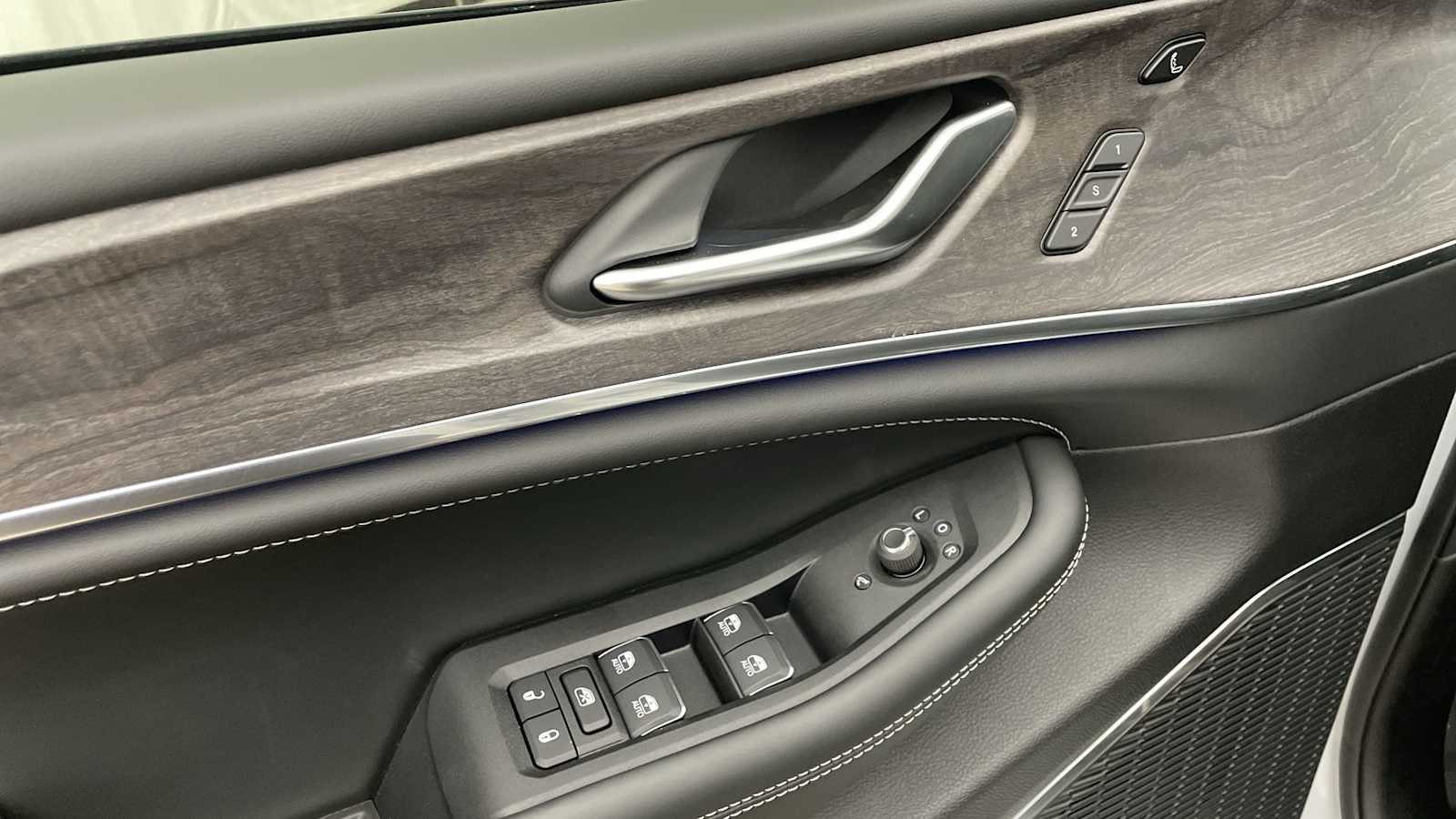 Thumbnail: 2025 Jeep Grand Cherokee - 7