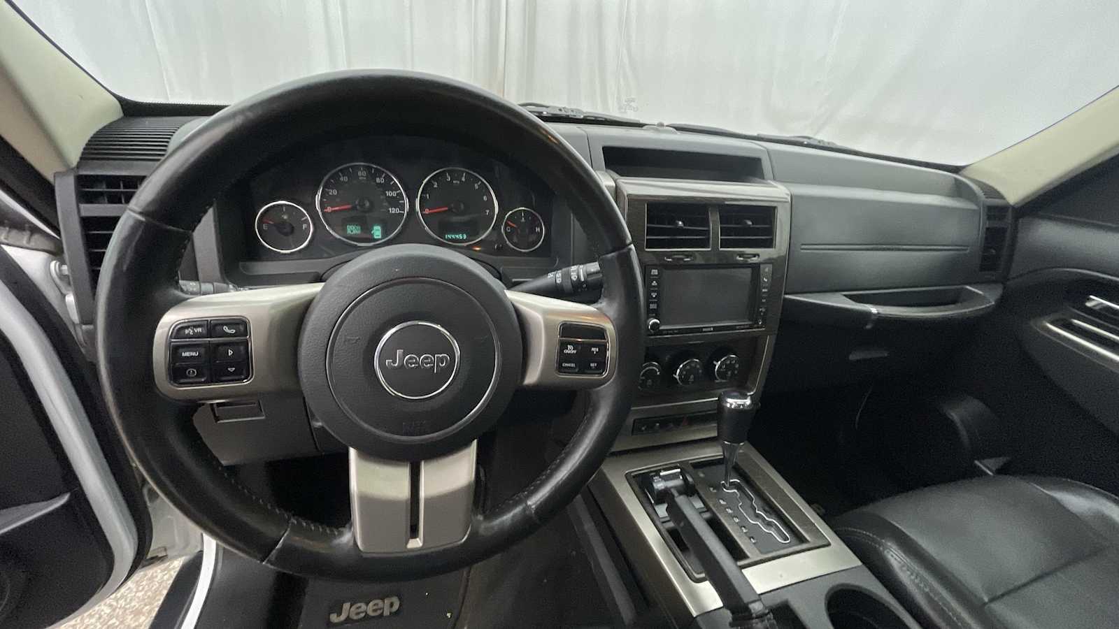 Thumbnail: 2012 Jeep Liberty - 3