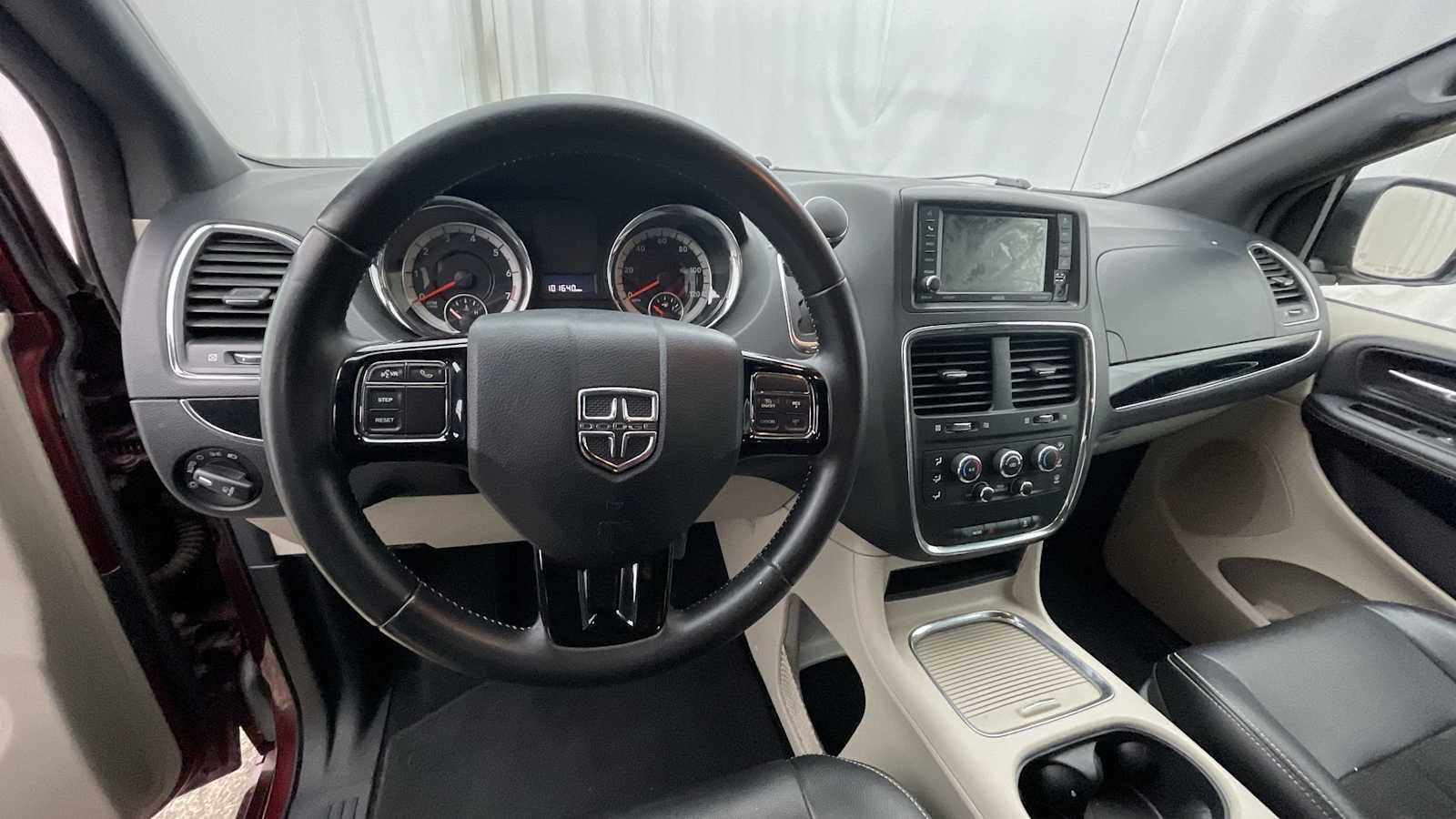 Thumbnail: 2019 Dodge Grand Caravan - 3