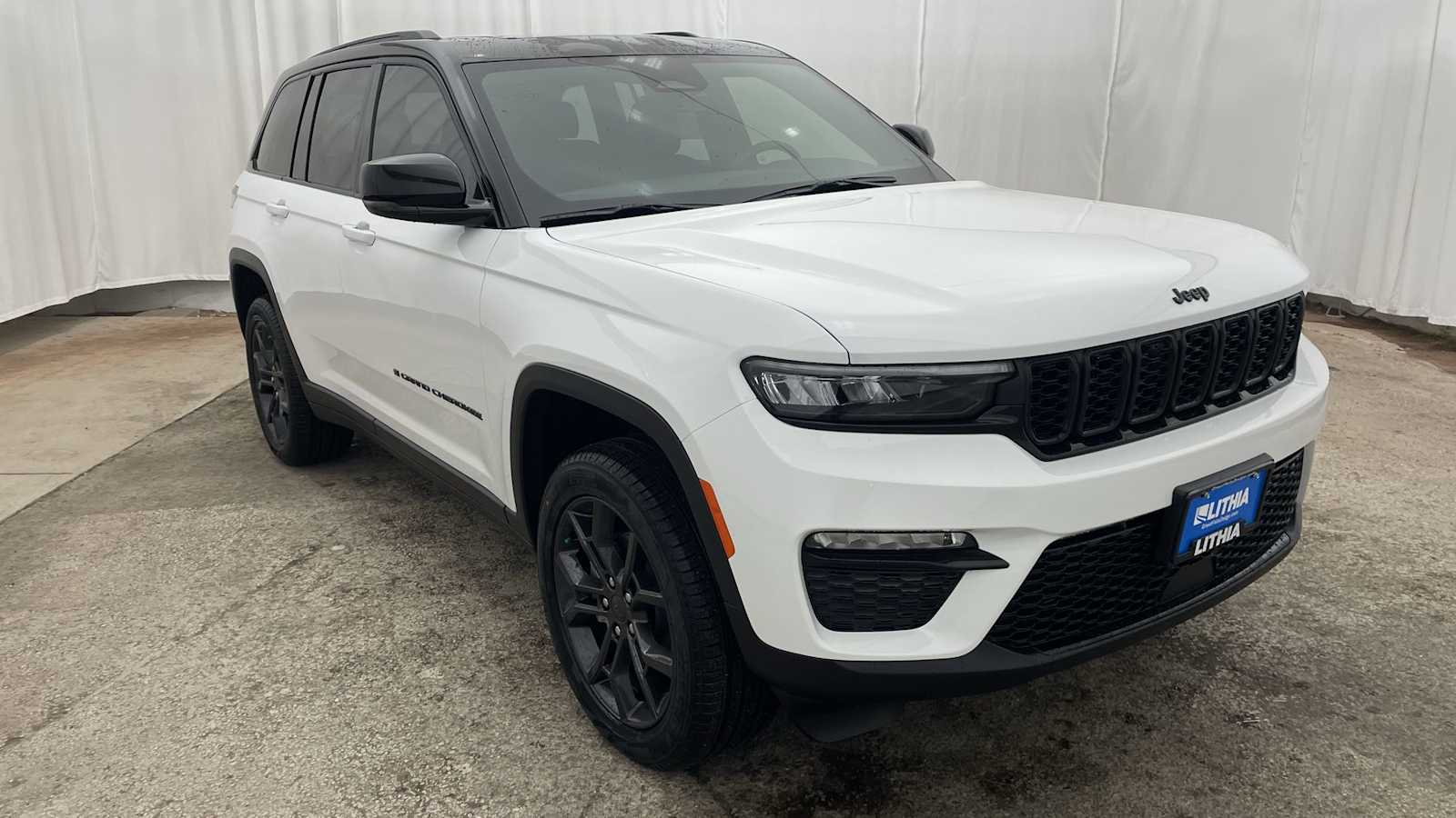 Thumbnail: 2025 Jeep Grand Cherokee - 38