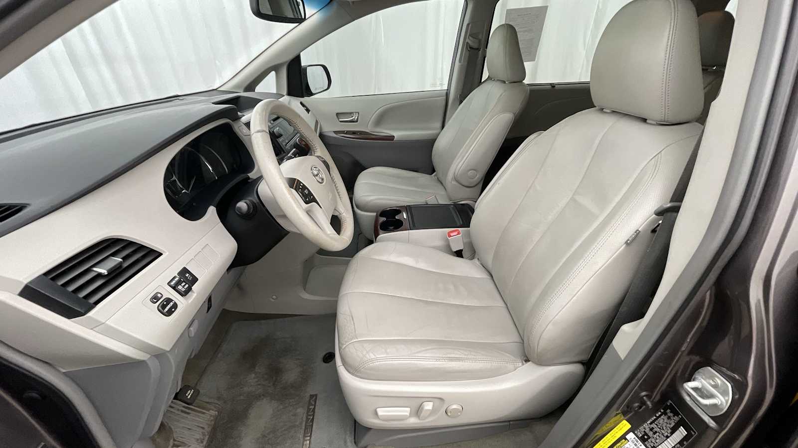Thumbnail: 2013 Toyota Sienna - 5
