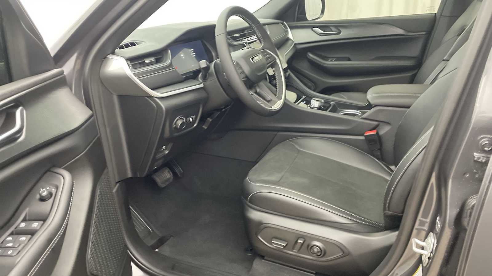 Thumbnail: 2025 Jeep Grand Cherokee - 2