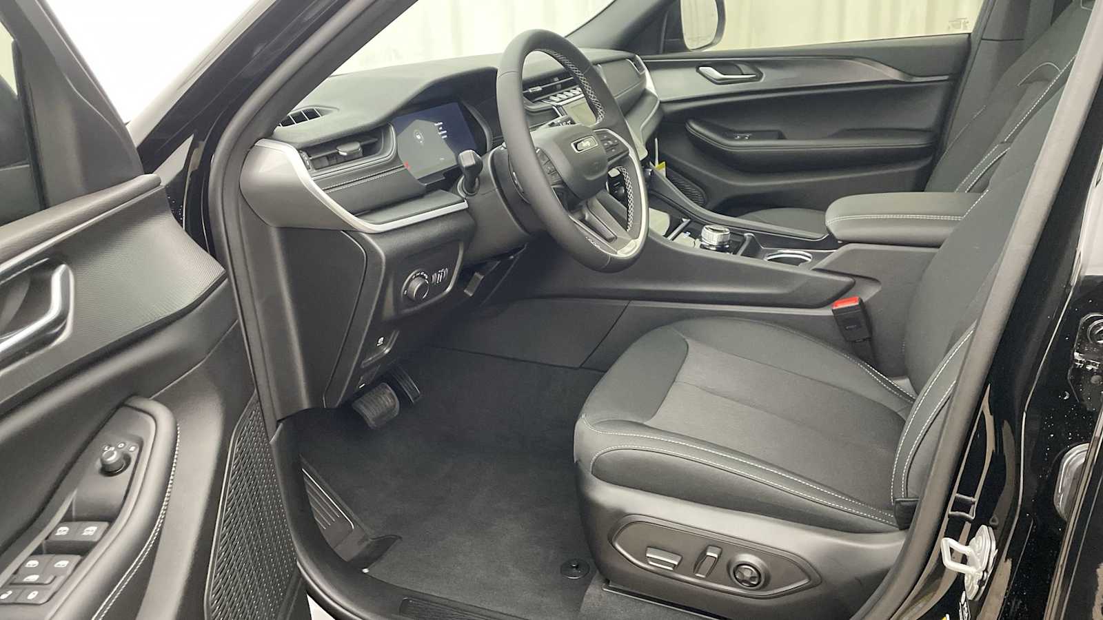 Thumbnail: 2025 Jeep Grand Cherokee - 2