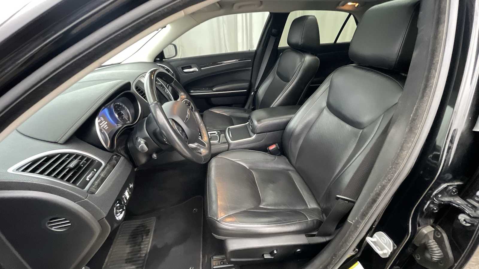 Thumbnail: 2020 Chrysler 300 - 5