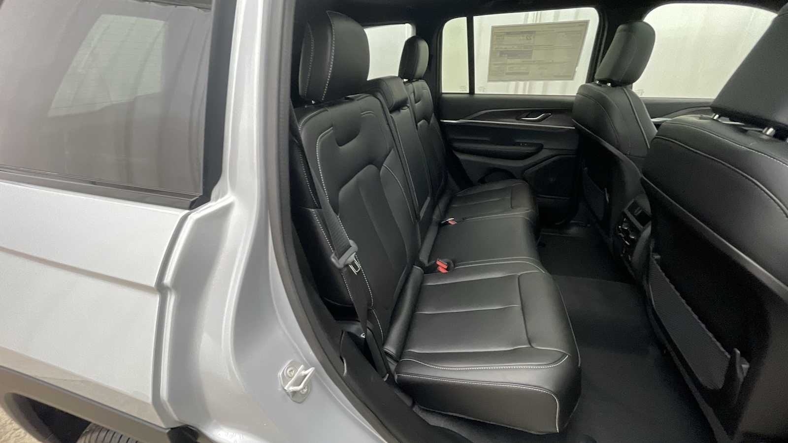 Thumbnail: 2025 Jeep Grand Cherokee - 11