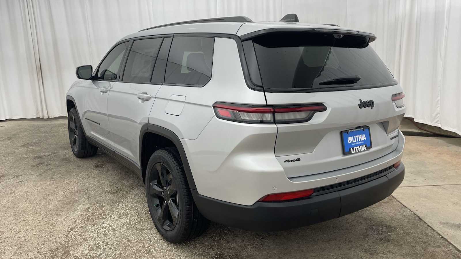 Thumbnail: 2025 Jeep Grand Cherokee - 36