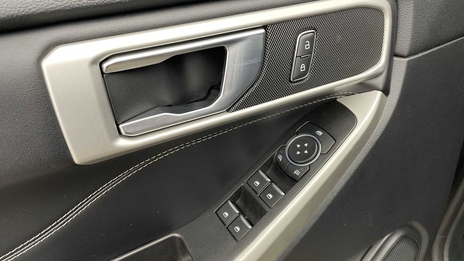 Thumbnail: 2022 Ford Explorer - 6