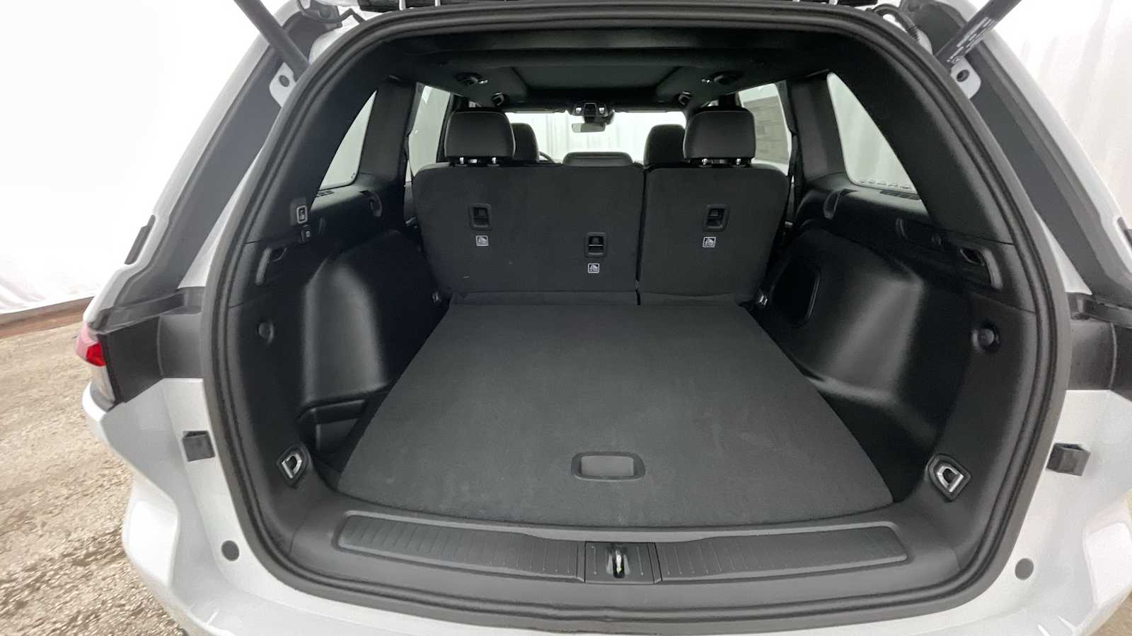 Thumbnail: 2026 Jeep Grand Cherokee - 32