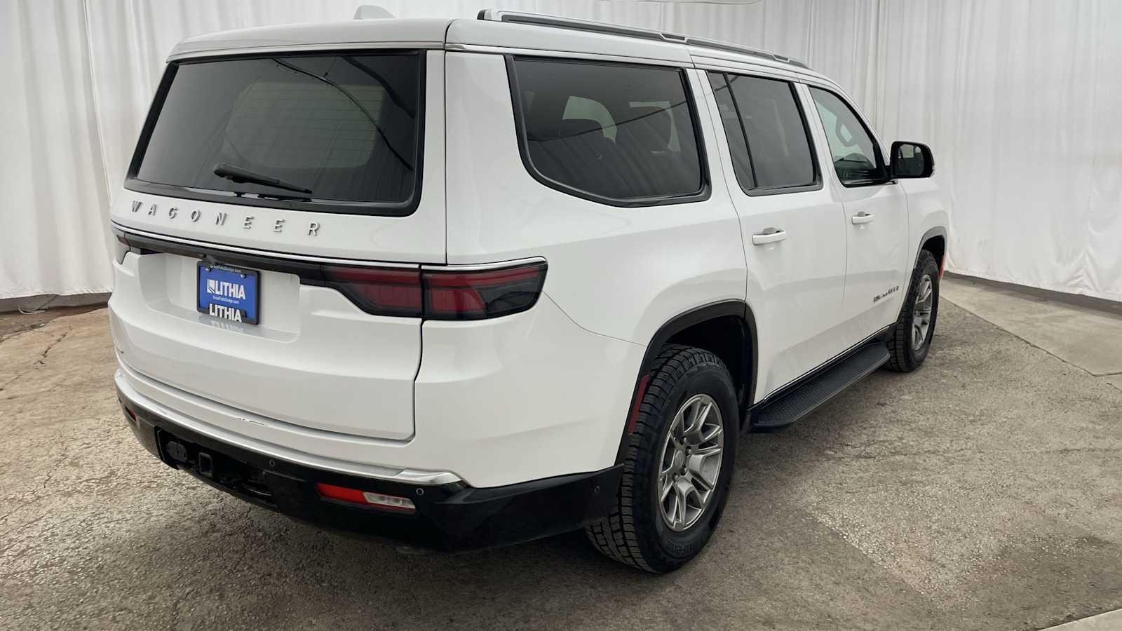 Thumbnail: 2023 Jeep Wagoneer - 34