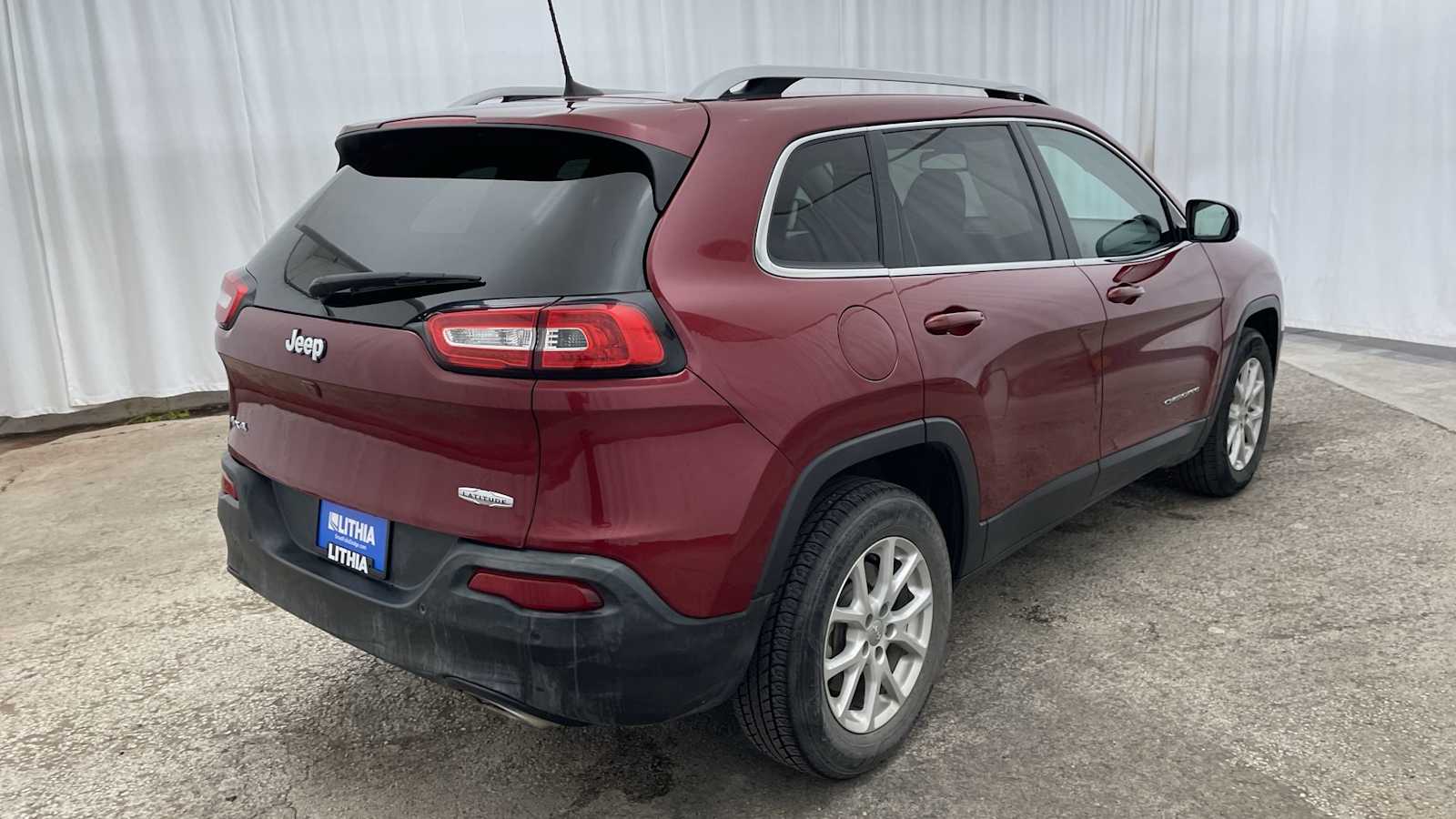 Thumbnail: 2017 Jeep Cherokee - 33