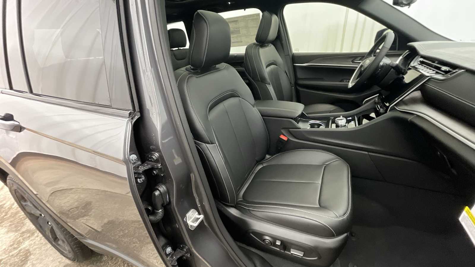 Thumbnail: 2025 Jeep Grand Cherokee - 13