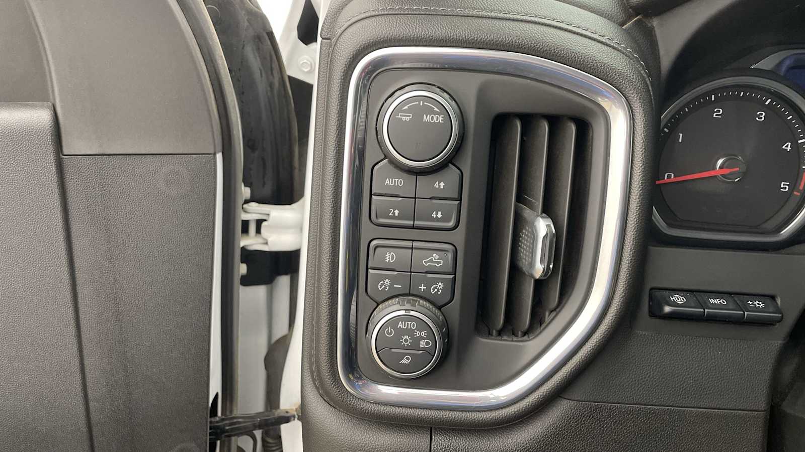 Thumbnail: 2022 Chevrolet Silverado 3500 - 26