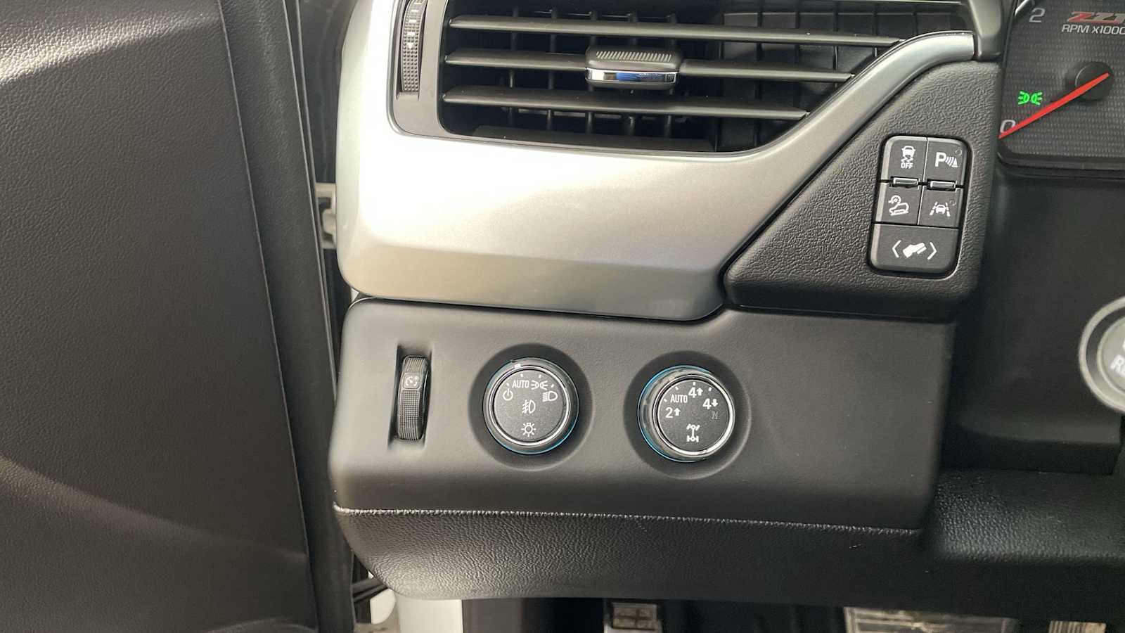 Thumbnail: 2016 Chevrolet Tahoe - 28