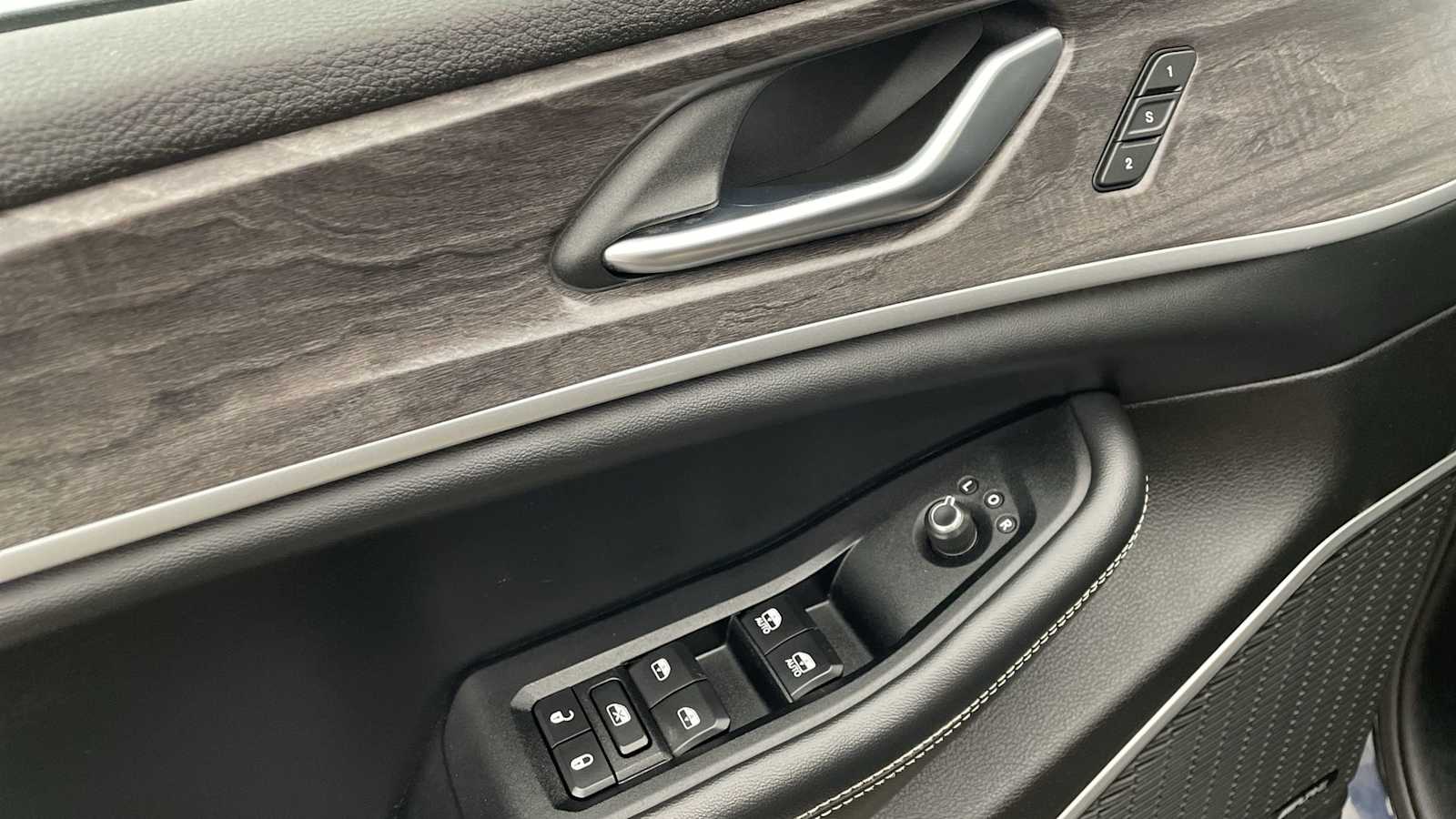 Thumbnail: 2022 Jeep Grand Cherokee - 7