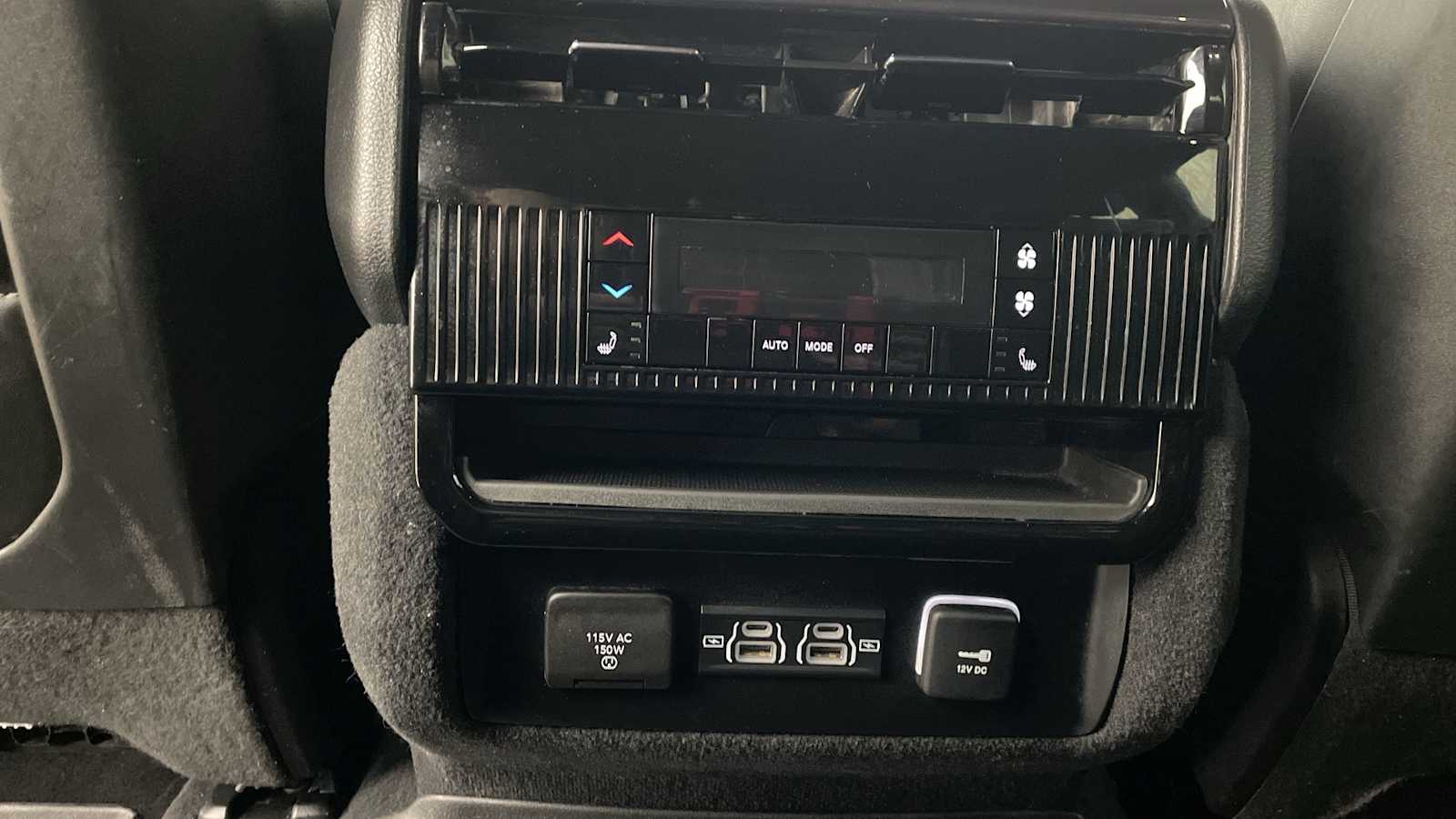 Thumbnail: 2023 Jeep Wagoneer - 25