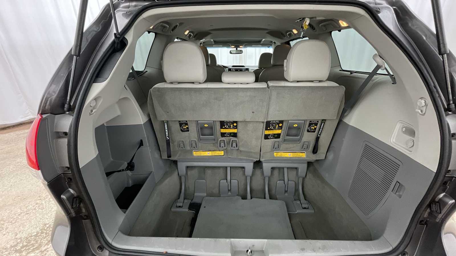 Thumbnail: 2013 Toyota Sienna - 30
