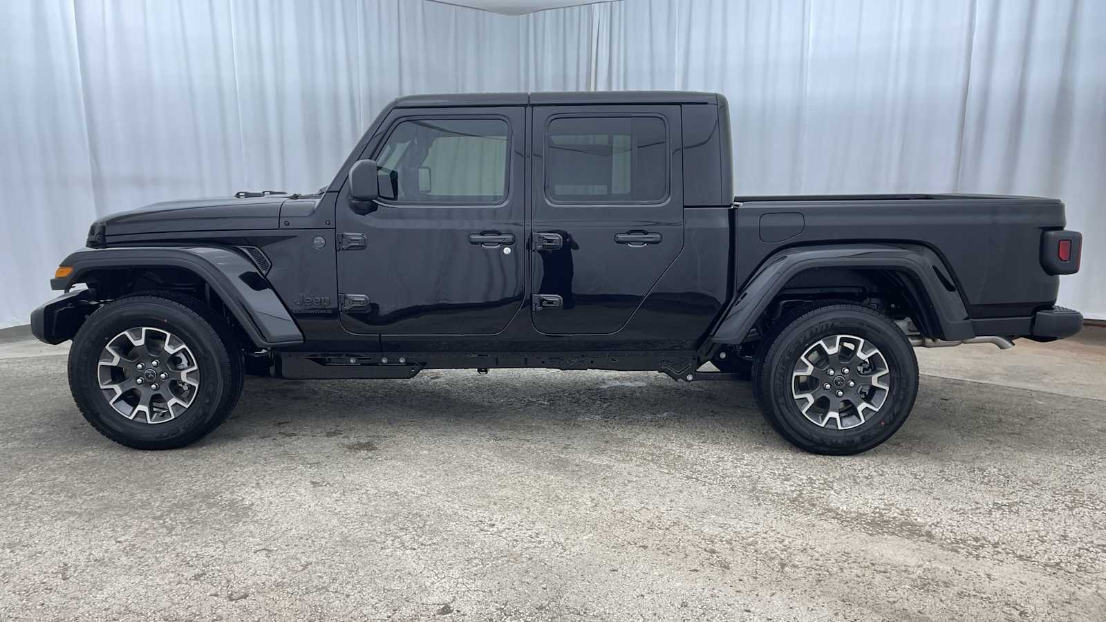 Thumbnail: 2026 Jeep Gladiator - 31