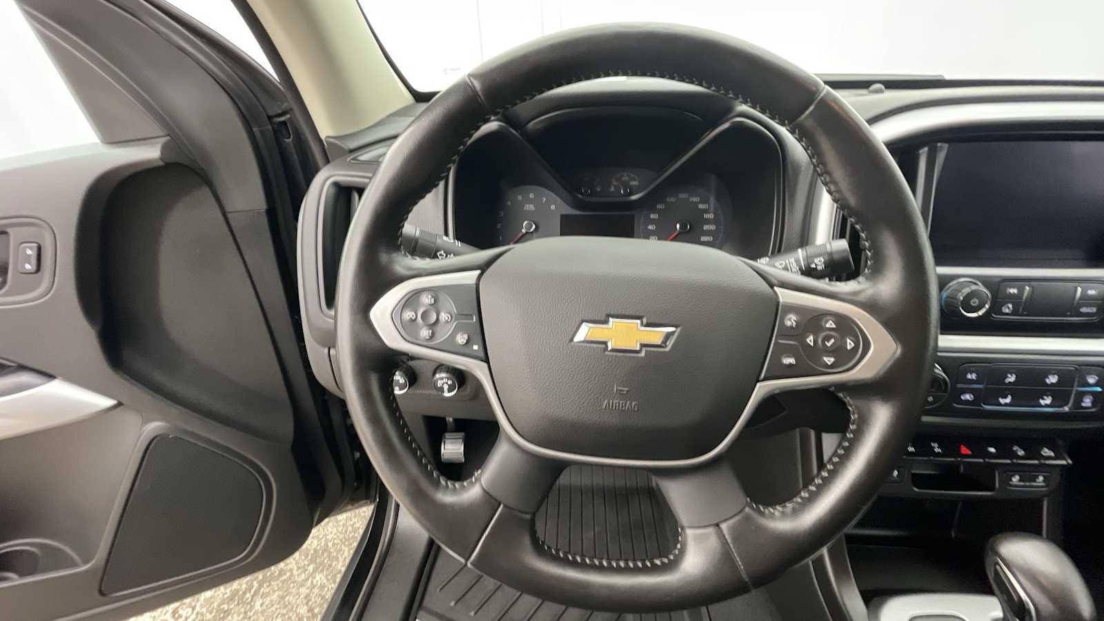 Thumbnail: 2022 Chevrolet Colorado - 12