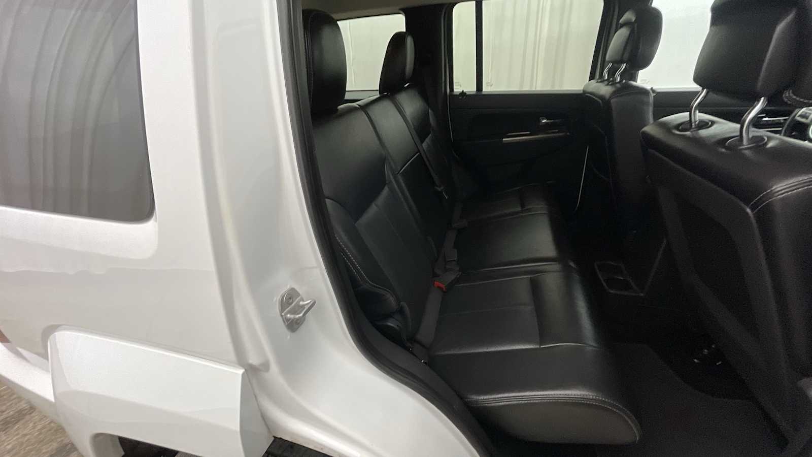 Thumbnail: 2012 Jeep Liberty - 10