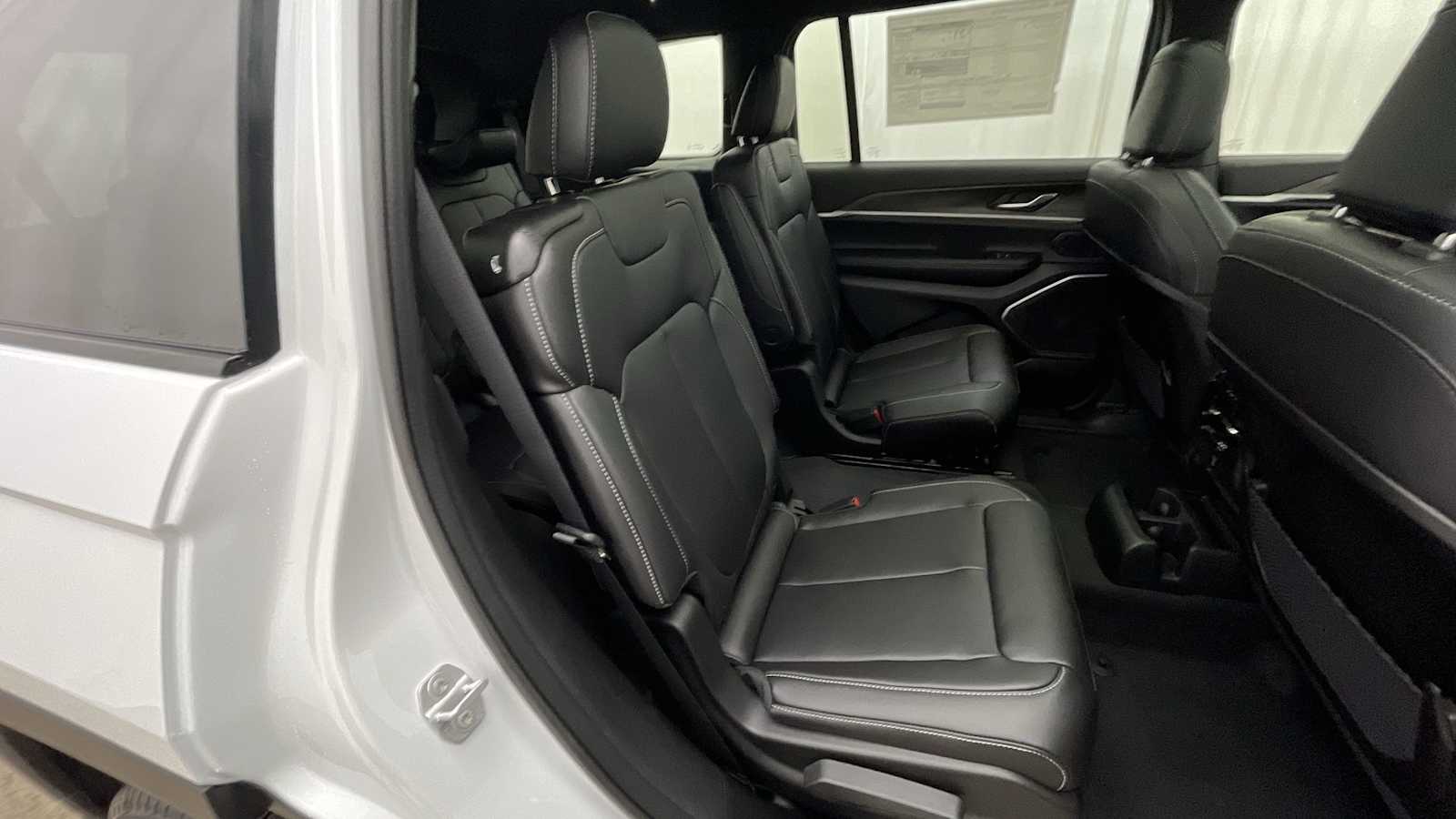 Thumbnail: 2025 Jeep Grand Cherokee - 11