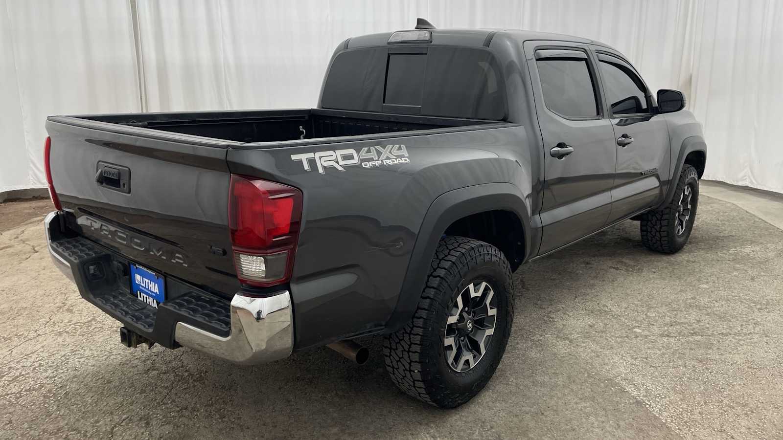 Thumbnail: 2019 Toyota Tacoma - 32