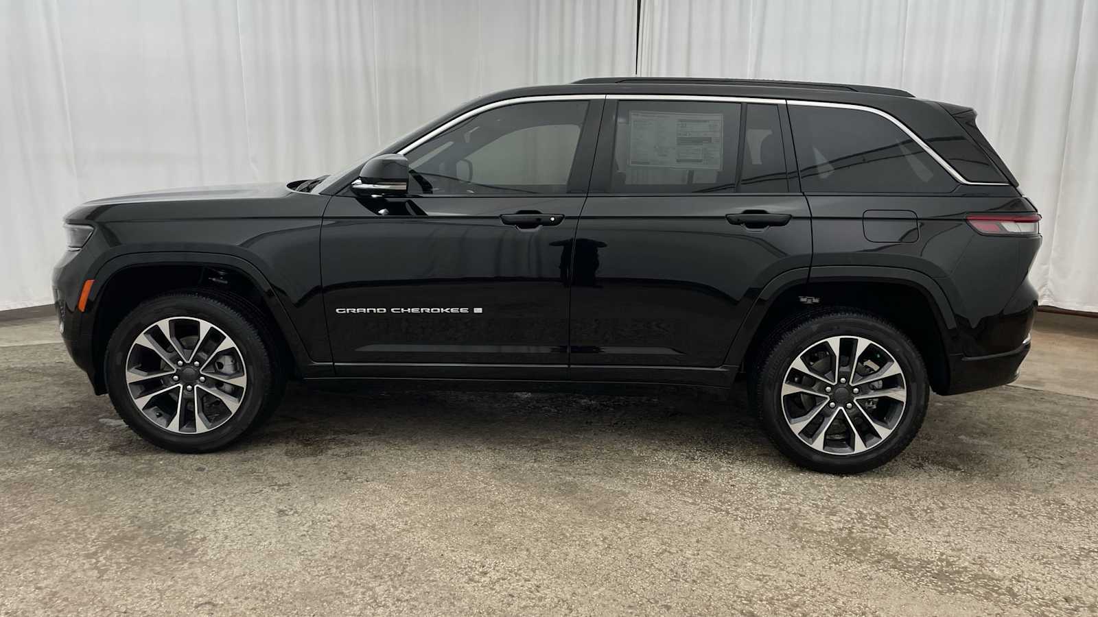 Thumbnail: 2025 Jeep Grand Cherokee - 34